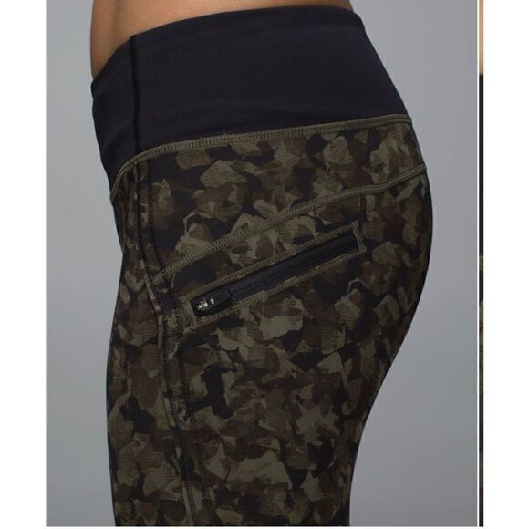 Lululemon Run: Top Speed Crop *Full-On Luxtreme
Mystic Jungle Fatigue Green Blac - Picture 2 of 13